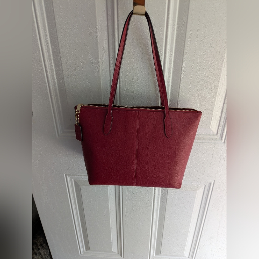 Coach Fiona Bag Red ♥️♥️♥️Like New No Call Outs 15.5 Wx 10.5 L EUC - Picture 2 of 10